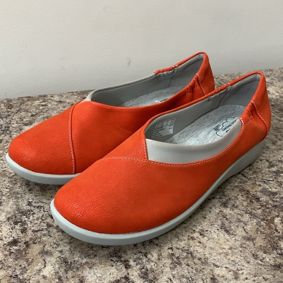 Orange Clarks Cloud Steppers Slippers - Picture 3 of 17